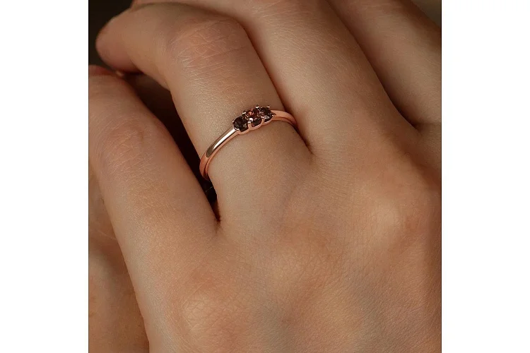 Кольцо из красного золота с 3 раухтопазами