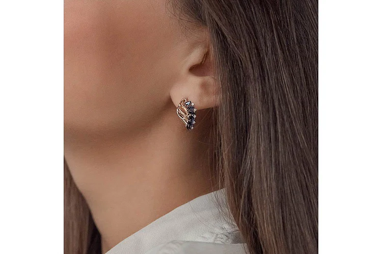 Серьги из красного золота с 22 фианитами