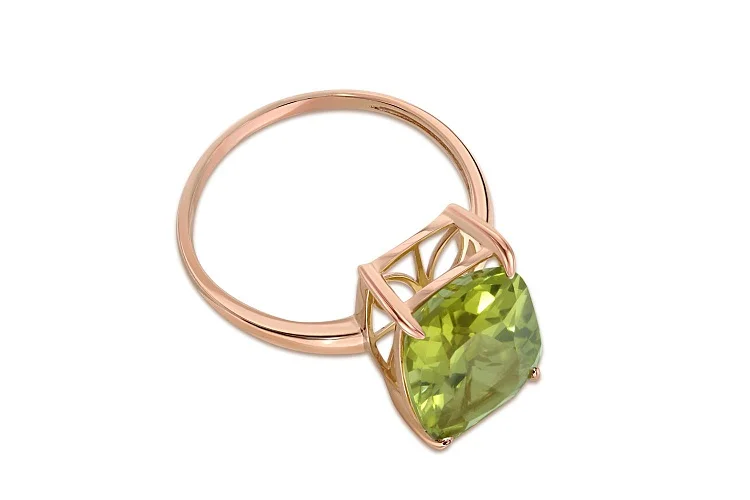 Кольцо из красного золота с кварцем