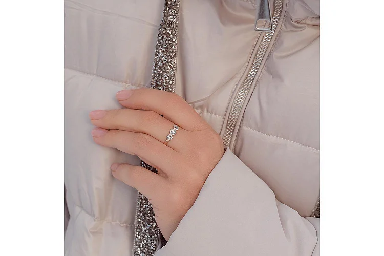 Кольцо из красного золота с 31 бриллиантами