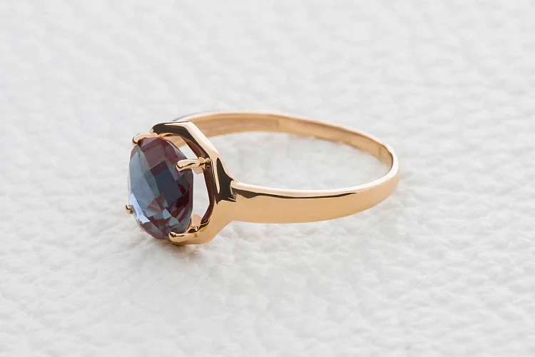 Кольцо из красного золота с александритом