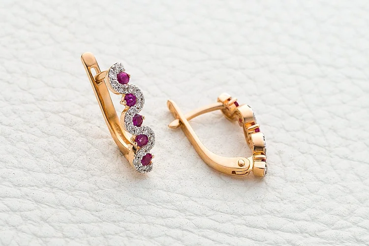 Серьги Дорожки из красного золота с 10 рубинами и 36 бриллиантами