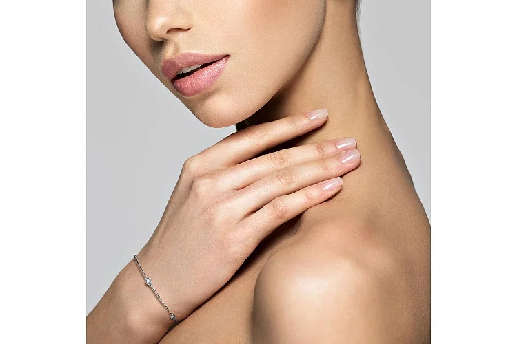 Браслет из белого золота с 3 бриллиантами