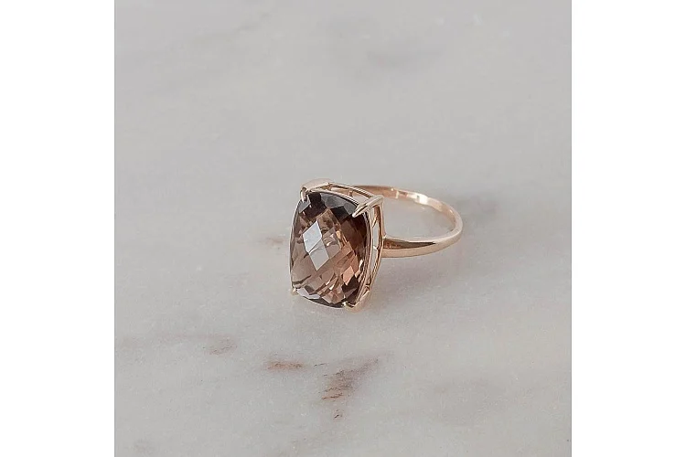 Кольцо из жёлтого золота с раухтопазом