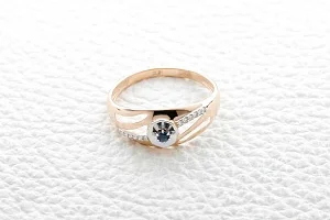 Кольцо из красного золота с сапфиром и 12 бриллиантами