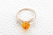 Кольцо из красного золота с янтарём