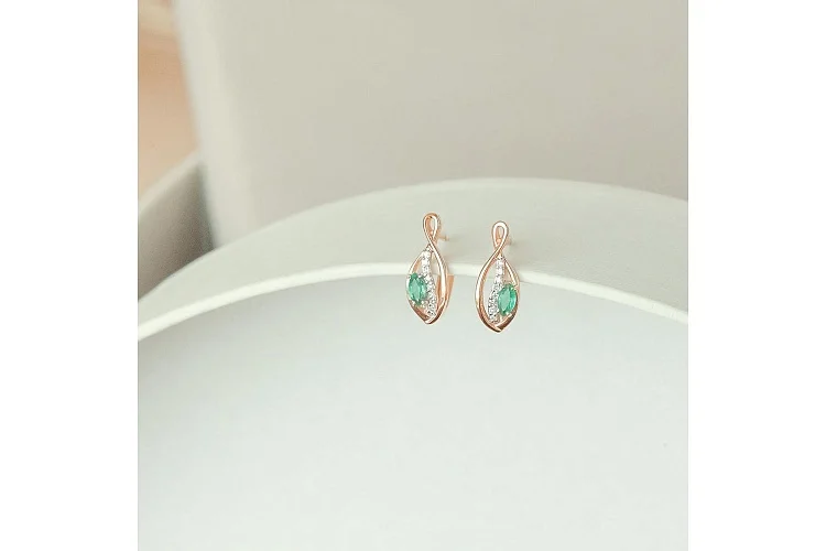 Серьги из красного золота с 2 изумрудами и 16 бриллиантами