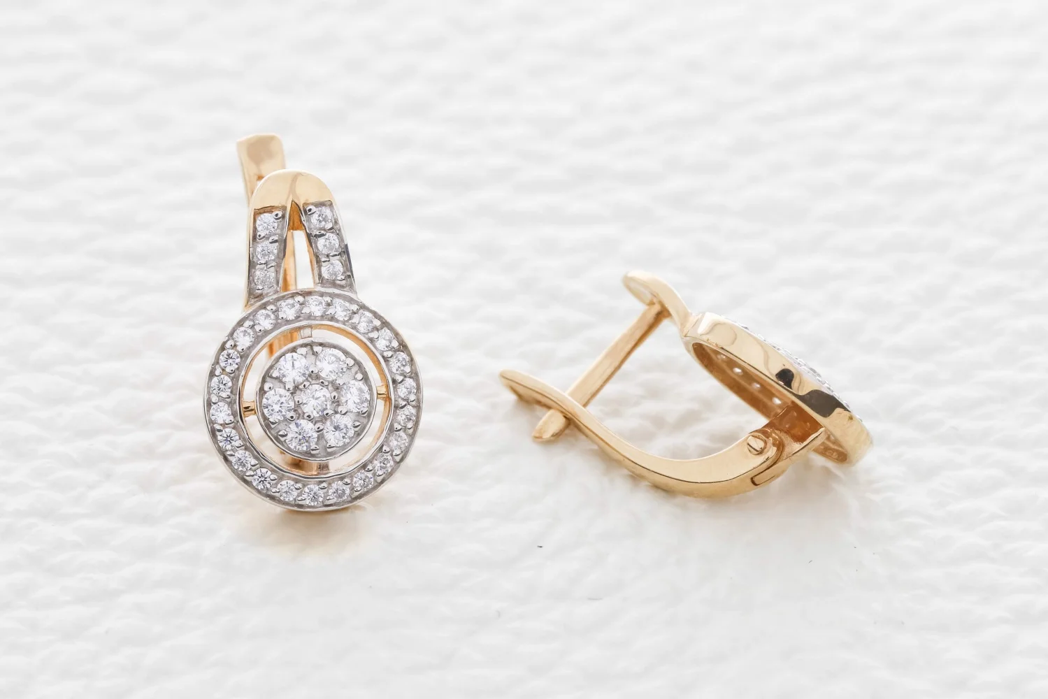 Серьги Круги из красного золота с 70 фианитами