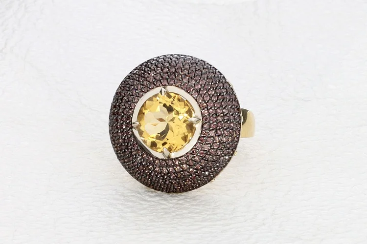 Кольцо из жёлтого золота с цитрином и 292 фианитами