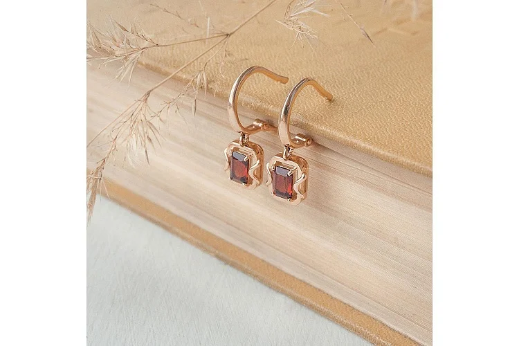 Серьги из красного золота с 2 гранатами
