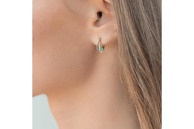 Серьги из красного золота с 2 изумрудами и 16 бриллиантами