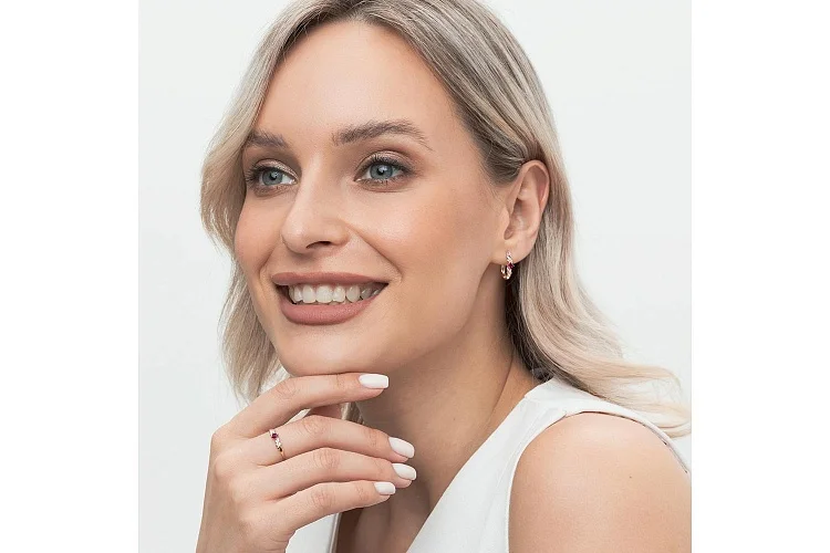 Серьги из красного золота с 2 рубинами и 12 бриллиантами