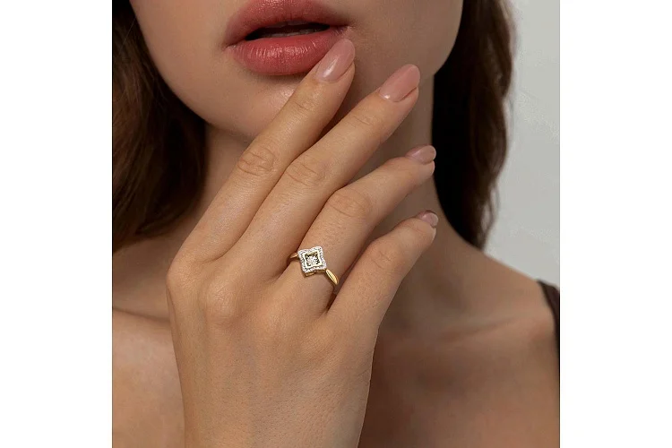 Кольцо Клевер из жёлтого золота с 21 бриллиантами