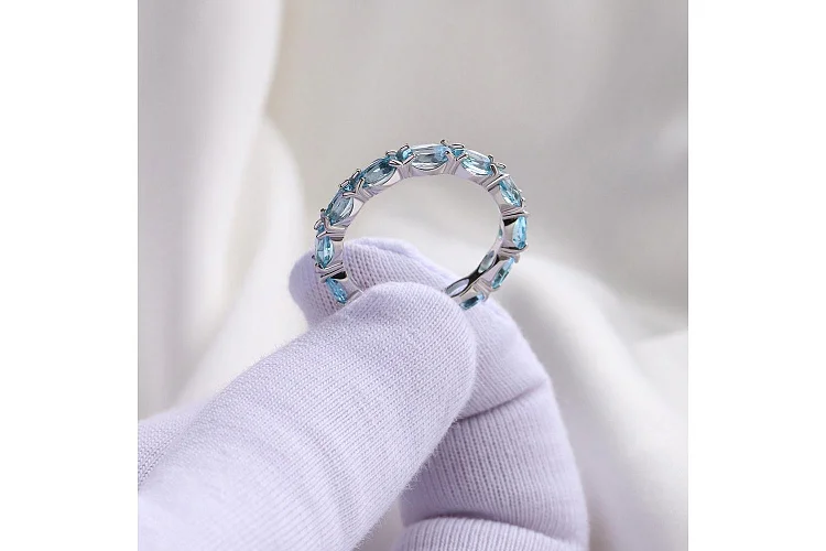 Кольцо Дорожка из белого золота с 13 топазами swiss