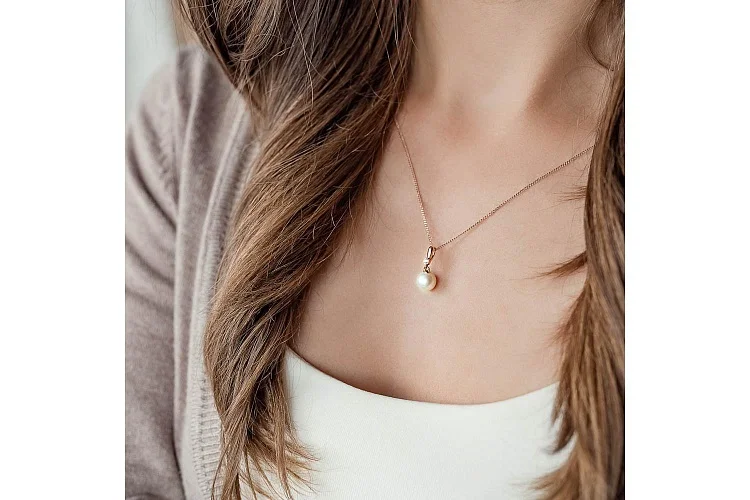 Подвеска из красного золота с жемчугом и фианитом