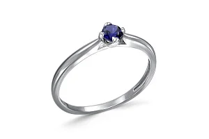 Кольцо из белого золота с корундом