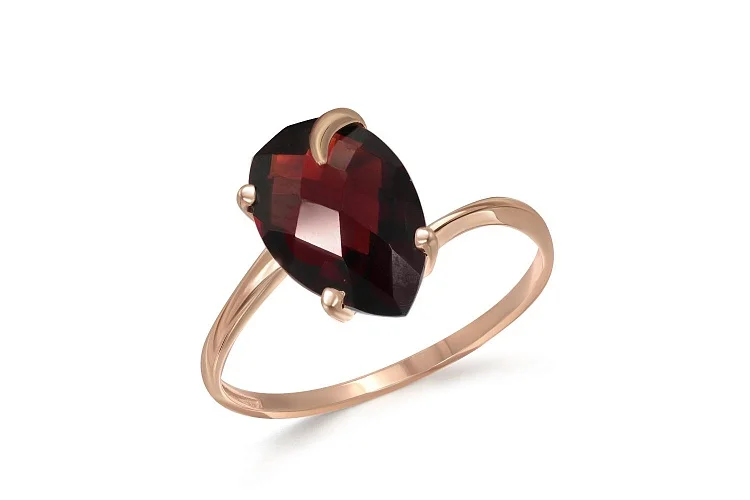 Кольцо из красного золота с гранатом