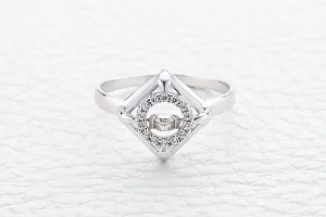 Кольцо Квадрат из белого золота с 15 фианитами