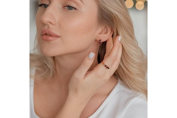 Серьги из красного золота с 6 гранатами