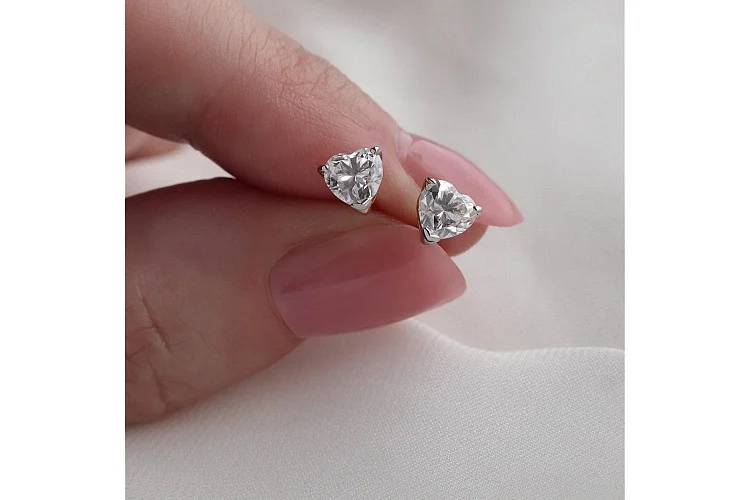 Серьги-пусеты Сердца из красного золота с 2 муассанитами