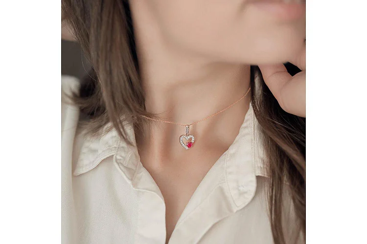 Подвеска Сердце из красного золота с корундом и 20 фианитами