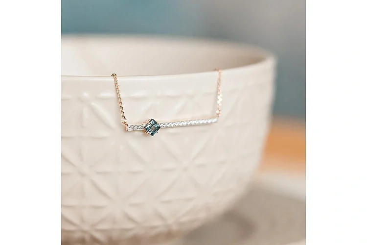 Колье Дорожка из красного золота с топазом лондон и 17 фианитами