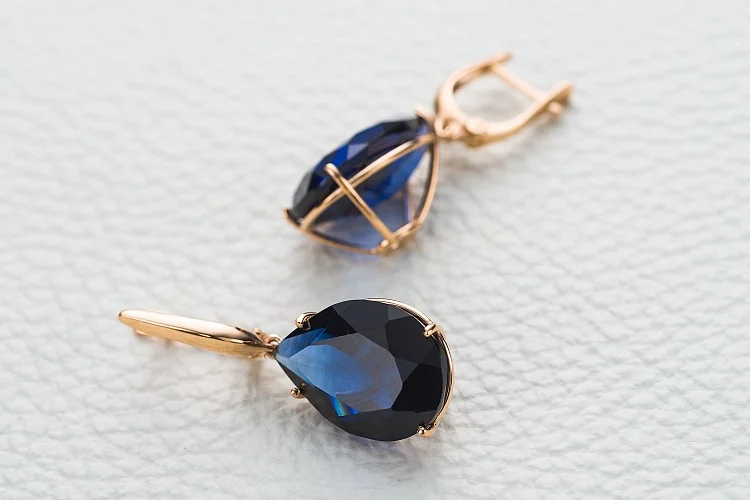 Серьги из красного золота с 2 корундами