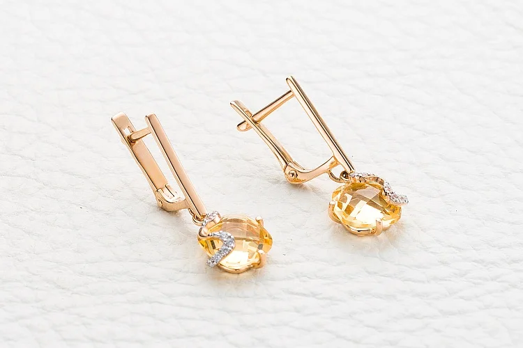 Серьги из красного золота с 2 цитринами и 14 фианитами