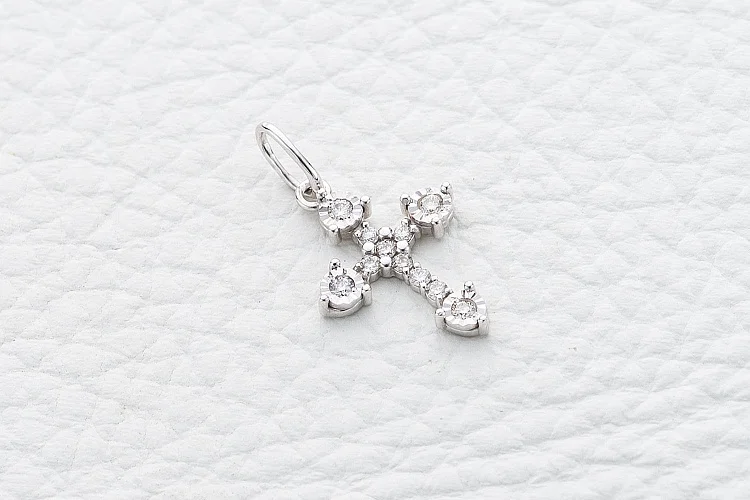 Крест из белого золота с 11 бриллиантами