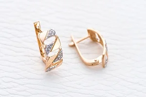 Серьги из красного золота с 36 фианитами