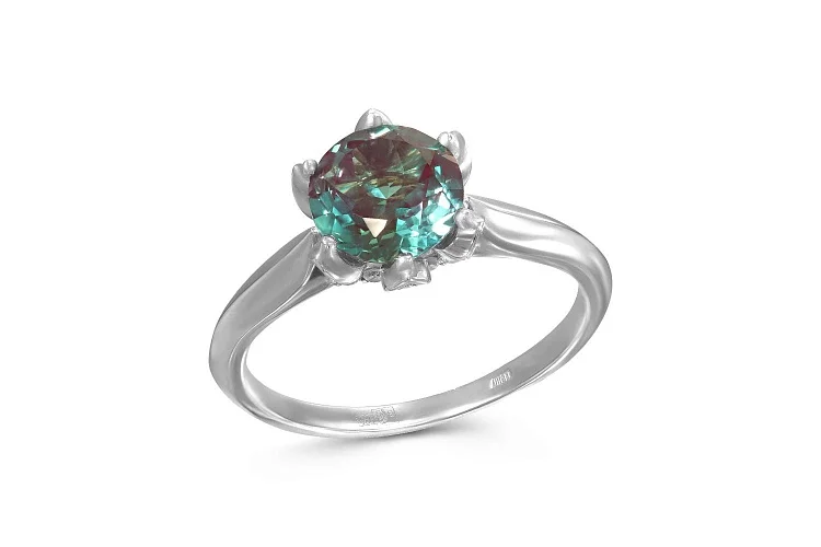 Кольцо из белого золота с александритом и 16 фианитами