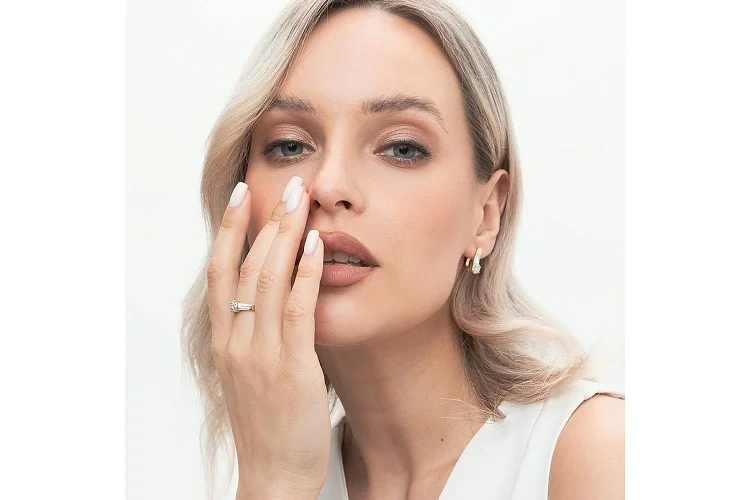 Серьги из жёлтого золота с 26 фианитами