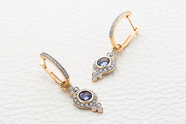 Серьги-трансформеры из красного золота с 2 александритами и 66 фианитами