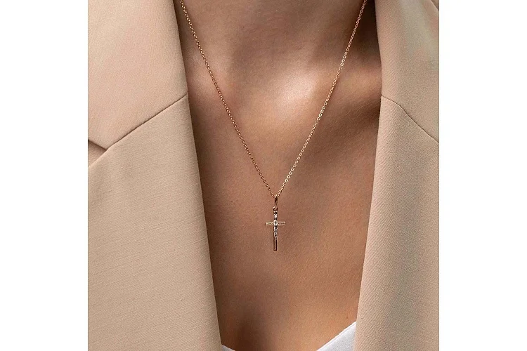 Крест из красного золота с бриллиантом