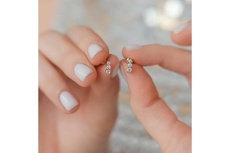 Серьги-пусеты из красного золота с 6 фианитами