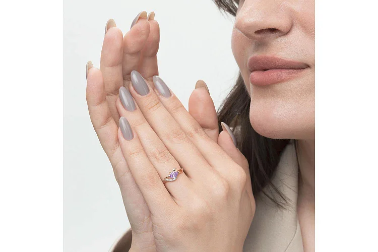 Кольцо из красного золота с аметистом и 3 фианитами