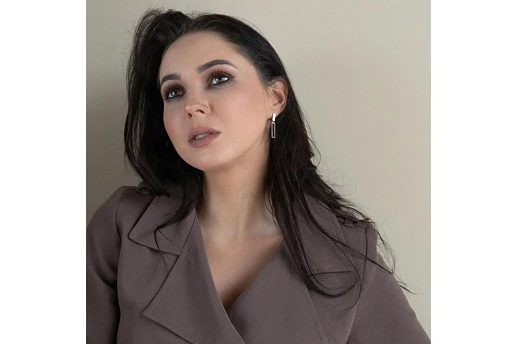 Серьги Прямоугольники из красного золота с 2 ониксами