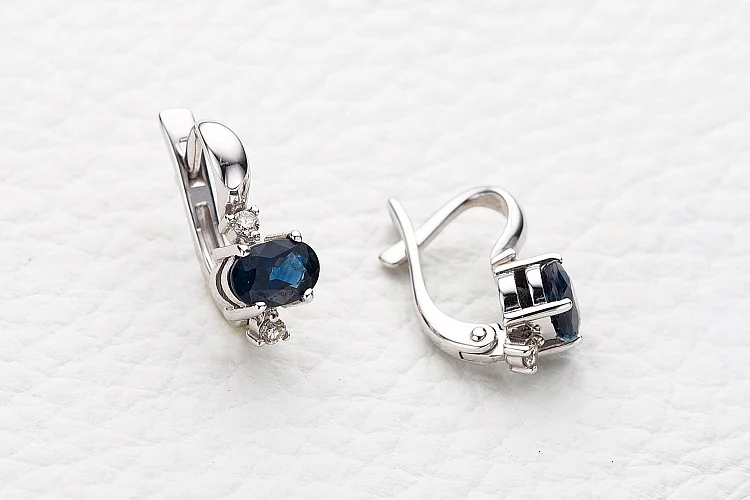 Серьги из белого золота с 2 сапфирами и 4 бриллиантами