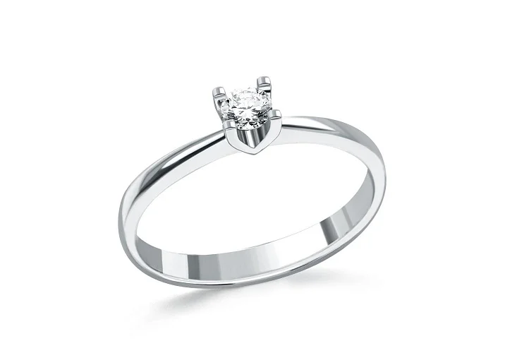 Кольцо из белого золота с бриллиантом