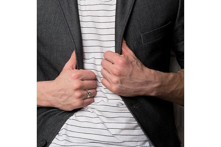 Печатка из жёлтого золота с 11 фианитами