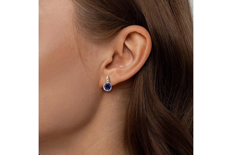 Серьги из красного золота с 2 корундами и 38 фианитами