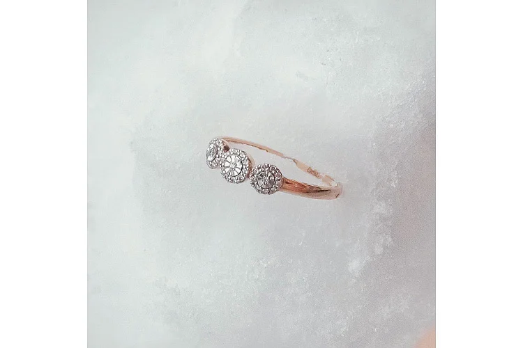 Кольцо из красного золота с 31 бриллиантами