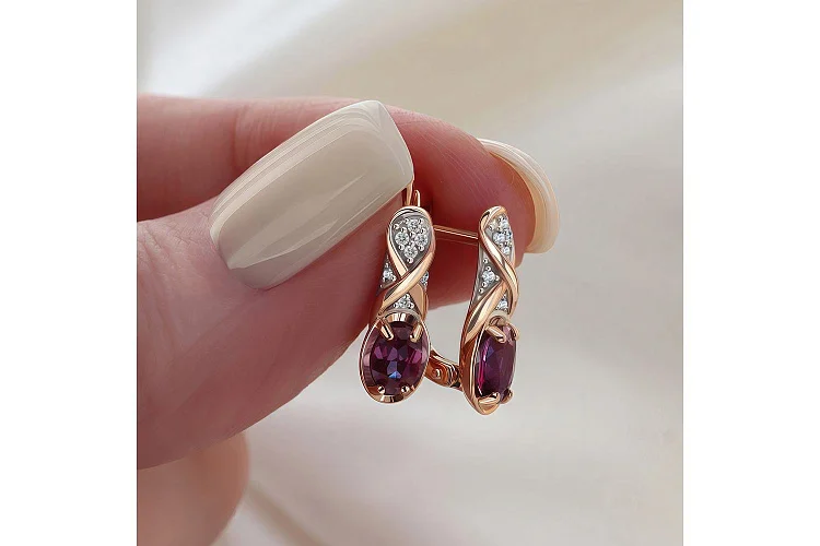 Серьги из красного золота с 2 александритами и 14 фианитами