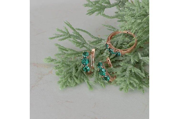 Серьги из красного золота с 6 изумрудами