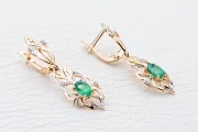 Серьги из красного золота с 2 изумрудами и 14 бриллиантами