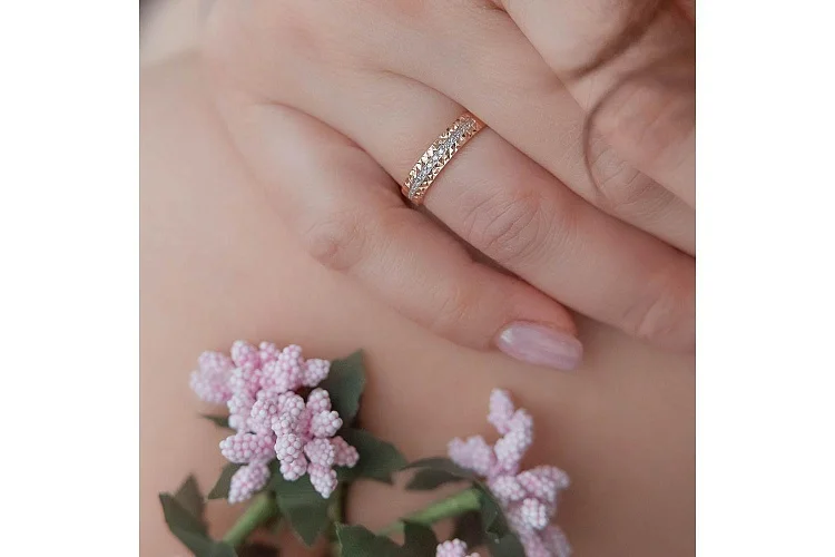 Кольцо Дорожка из красного золота с 17 бриллиантами