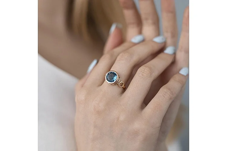 Кольцо из красного золота с топазом лондон