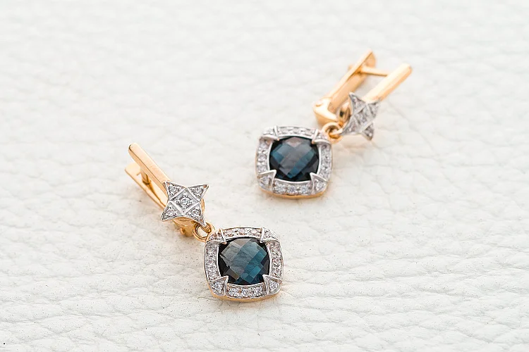 Серьги из красного золота с 2 топазами лондон и 42 фианитами