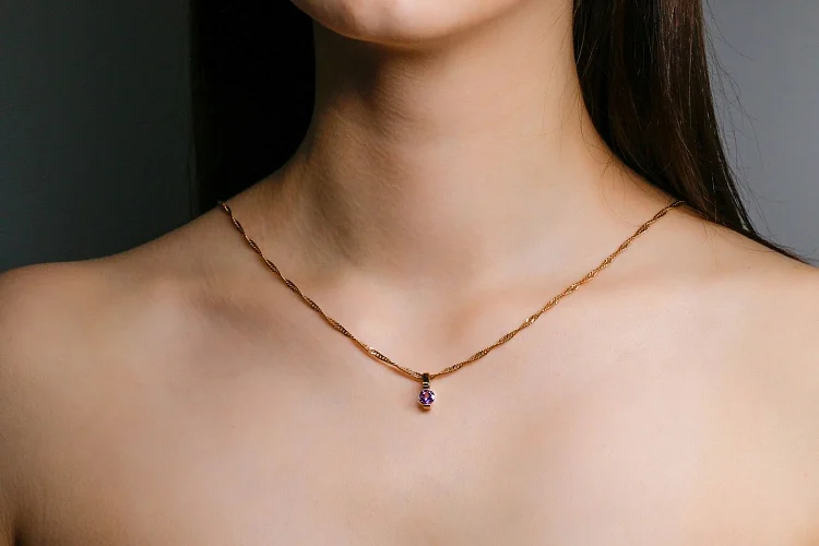 Подвеска из красного золота с аметистом