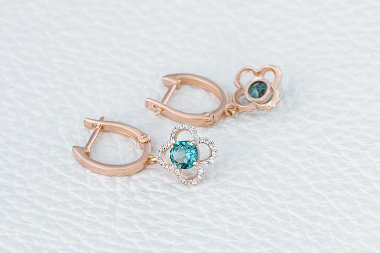 Серьги Цветы из красного золота с 2 александритами и 48 фианитами